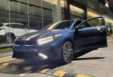 Cận cảnh Kia K3 2022 vừa về đại lý: bản cao cấp đẹp không kém Mazda 3