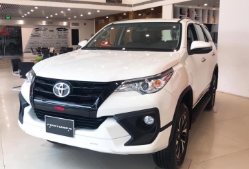 Giá xe Toyota Fortuner giảm mạnh, cạnh tranh Hyundai Santa Fe