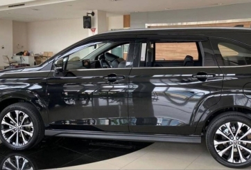 MPV đẹp long lanh của Toyota bất ngờ về đại lý, đe nẹt Mitsubishi Xpander