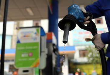 Giá xăng tiếp tục tăng 'phi mã', gần chạm ngưỡng 25.000 đồng/lít