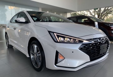 Sedan hạng C của Hyundai bất ngờ giảm giá mạnh, đe nẹt Mazda 3, Kia K3