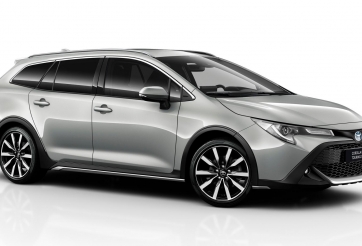 Sedan hạng C của Toyota có phiên bản cao cấp, đen nẹt Mazda 3, Kia K3