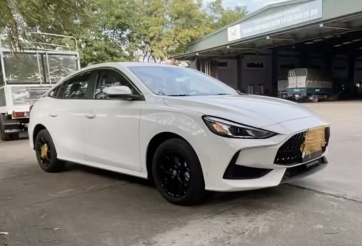 “Chạm mặt” MG 5 tại trạm đăng kiểm: giá hơn 400 triệu, thiết kế như xe sang