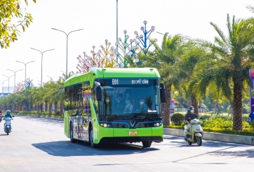 Xe buýt điện VinFast chính thức đi vào hoạt động: giá vé từ 7.000 đồng