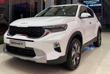 Kia Sonet bất ngờ tăng giá bán, liệu có đủ sức cạnh tranh Toyota Raize?