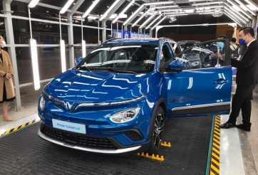 100 xe VinFast VF e34 đầu tiên đã đến tay khách hàng