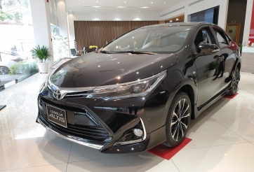Toyota Corolla Altis giảm giá kỷ lục tới 85 triệu, quyết đấu Kia K3, Mazda 3