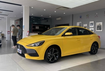 Ảnh thực tế MG 5 2022 tại đại lý: thiết kế đẹp, giá khoảng 450 triệu đồng