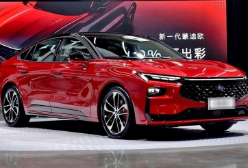 Sedan hạng D của Ford có phiên bản thể thao, màn hình “khủng” 43 inch