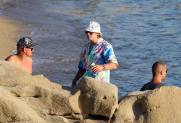 Haaland vui vẻ bên 'chân dài thứ 6' sau chiến thắng của Man City