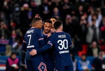 Messi giải quyết 'đứa trẻ' Mbappe với phong thái của 'người đàn anh'