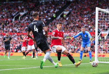 Chỉ vì thắng Arsenal, MU suýt phải trả giá bằng cả mùa giải