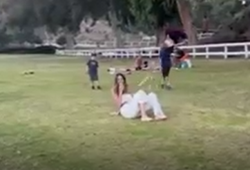 VIDEO: Có lẽ đây là lần cuối nhìn thấy cô gái này chơi bóng đá...