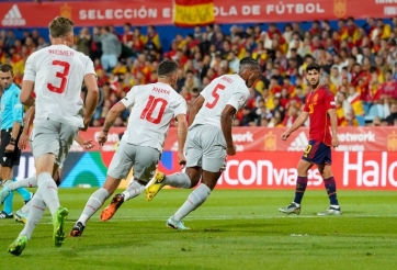 Hàng công gây thất vọng, 2 cú đánh đầu khiến Tây Ban Nha 'tạm biệt' ngôi nhất bảng