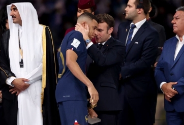 Mbappe 'đứng yên' cũng khiến Tổng thống Pháp rơi vào cảnh khốn đốn