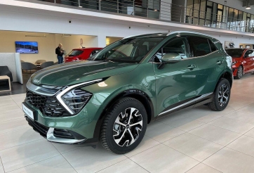 Ảnh thực tế Kia Sportage 2022 tại đại lý: màu cực đẹp, giá khoảng từ 720 triệu đồng