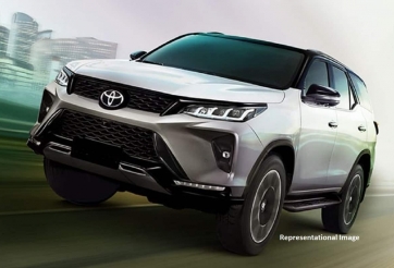 Toyota Fortuner 2023 sắp ra mắt gây ấn tượng với nền tảng và động cơ mới