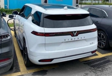 Bắt gặp VinFast VF 9 đang sạc pin tại Hải Phòng, thiết kế cực ấn tượng