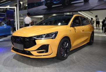 Ford ra mắt mẫu xe hạng C có thiết kế đẹp long lanh, giá siêu hấp dẫn