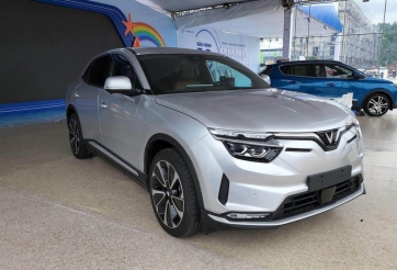 VinFast VF 8 lần đầu được trưng bày tại Việt Nam, diện mạo thể thao ấn tượng