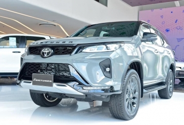 Cận cảnh Toyota Fortuner phiên bản kỷ niệm 60 năm với màu siêu hiếm