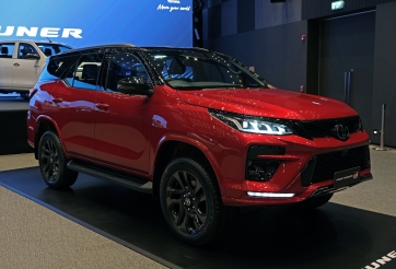 Cận cảnh Toyota Fortuner GR Sport 2022 vừa ra mắt, thiết kế cực ấn tượng