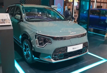 SUV cỡ C chạy điện của KIA vừa trình làng đã “gây sốt”, ấn tượng về trang bị