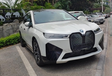 SUV điện BMW iX đầu tiên về Việt Nam, nằm chung phân khúc với VinFast VF 8