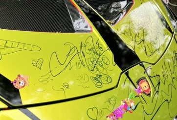 Lamborghini Huracan hơn 21 tỷ đồng của Đoàn Di Băng bị vẽ bậy kín mít