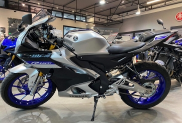 Cận cảnh Yamaha R15 và R15M tại đại lý: thiết kế siêu đẹp, giá từ 78-87 triệu đồng