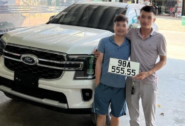 Chấp nhận mua Ford Everest 2022 kèm “lạc”, chủ xe bốc được biển số “ngũ quý 5”