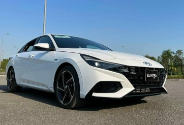 Giá 799 triệu đồng, Hyundai Elantra 2023 vừa ra mắt có gì đấu Mazda 3, Civic?