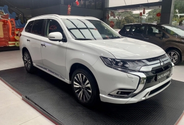 Giá lăn bánh Mitsubishi Outlander 2022 cực hấp dẫn: rẻ hơn CR-V, đe nẹt CX-5