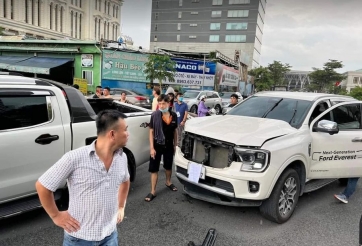 Hy hữu: Lái thử xe Ford Everest 2022, khách gây tai nạn liên hoàn tại Sài Gòn