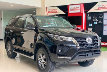 Toyota Fortuner 2022 đồng loạt tăng giá tại Việt Nam, nhiều nhất 42 triệu đồng