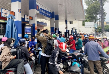 Giải cơn “khát”: 96 cây xăng của Petrolimex tại Hà Nội sẽ được bán 24/24