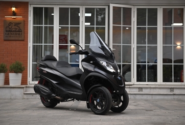 Piaggio ra mắt mẫu xe 3 bánh đầu tiên tại Việt Nam, giá 330 triệu đồng