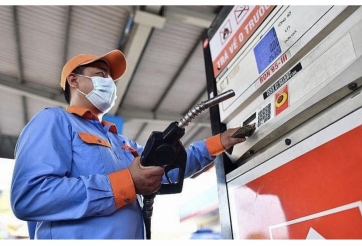 Giá xăng giảm mạnh tới hơn 1.000 đồng/lít từ chiều nay