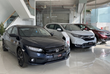 Thị trường ô tô cũ - mới cuối năm: đại lý giảm giá “kịch sàn” vẫn vắng khách