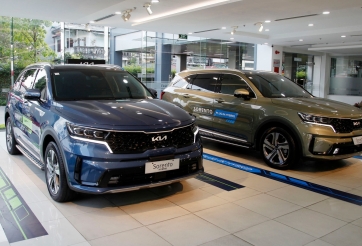 Cận cảnh Kia Sorento Hybrid và Plug-In Hybrid tại đại lý, giá từ 1,399 tỷ đồng