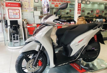 Ảnh thực tế Honda SH 160 vừa ra mắt tại đại lý, đội giá tới 30 triệu đồng