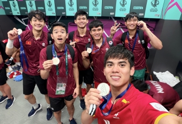 CHÍNH THỨC: VFF lên tiếng khi U23 Việt Nam nhận HCĐ 'ở phòng thay đồ'