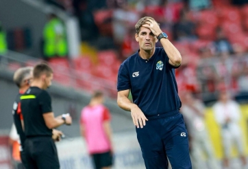 Nghe lời ChatGPT, HLV châu Âu bắt cầu thủ thức suốt 28 tiếng