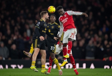 'Arsenal chỉ may mắn khi dẫn đầu Ngoại hạng Anh'