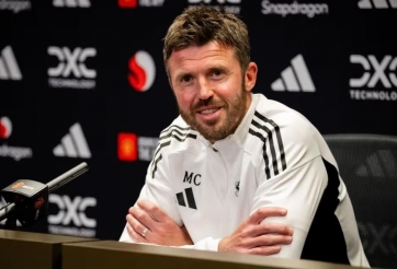 Carrick phá im lặng, MU 'hất văng' Villa khỏi top 3?