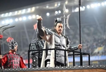 ĐỘC LẠ: Đội bóng Trung Quốc mời cả Hạng Vũ ra sân đại thắng