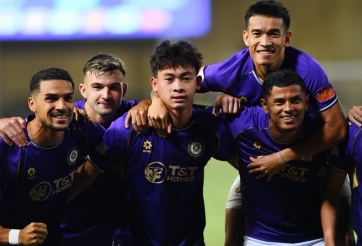 HLV Úc nói thẳng về trung vệ trẻ cao 1m83 đang gây sốt V.League
