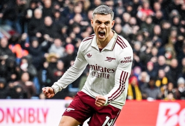 VAR gây bão, Arsenal tiến sát ngôi vương Ngoại hạng Anh