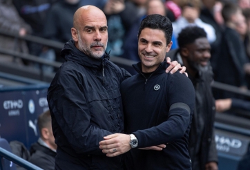Arteta hé lộ điều Pep làm ngay sau khi Man City dâng cúp cho Arsenal