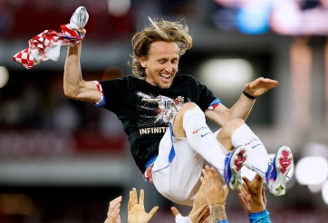Modric gia nhập CLB 'Quý ông 200' trong ngày Croatia vượt ải Panama